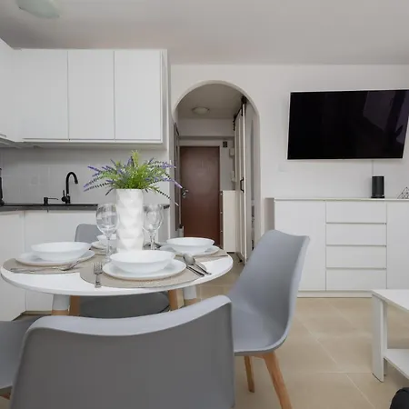 Appartamento Near The Palace Of Culture And Science By Renters *