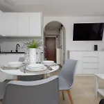 Lejlighed Near The Palace Of Culture And Science By Renters *
