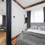 Appartement Near The Palace Of Culture And Science By Renters