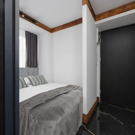 Center Elegant With View By Renters Apartment Warsaw