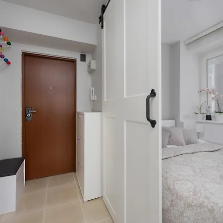 Near The Palace Of Culture And Science By Renters Lejlighed