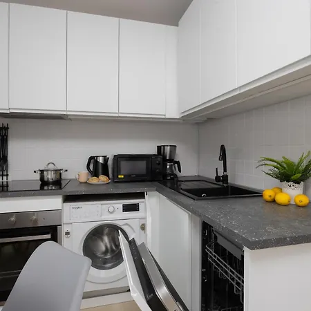 Lejlighed Near The Palace Of Culture And Science By Renters