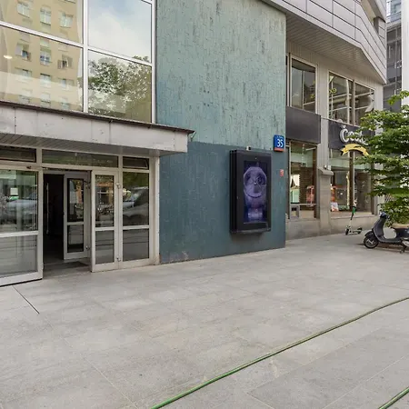 Near The Palace Of Culture And Science By Renters Lejlighed