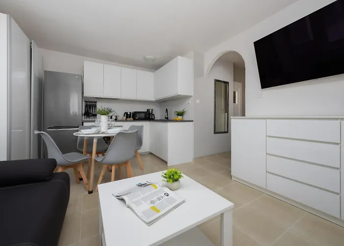 Near The Palace Of Culture And Science By Renters 아파트 *