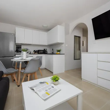 Near The Palace Of Culture And Science By Renters Apartment *