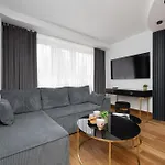 Near The Palace Of Culture And Science By Renters * Varsóvia