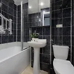 Near The Palace Of Culture And Science By Renters * Varsóvia