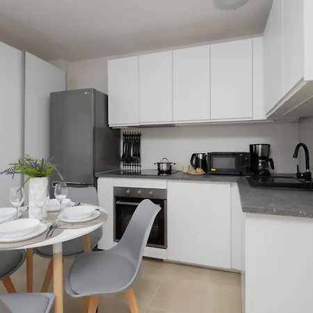 Near The Palace Of Culture And Science By Renters Apartamento